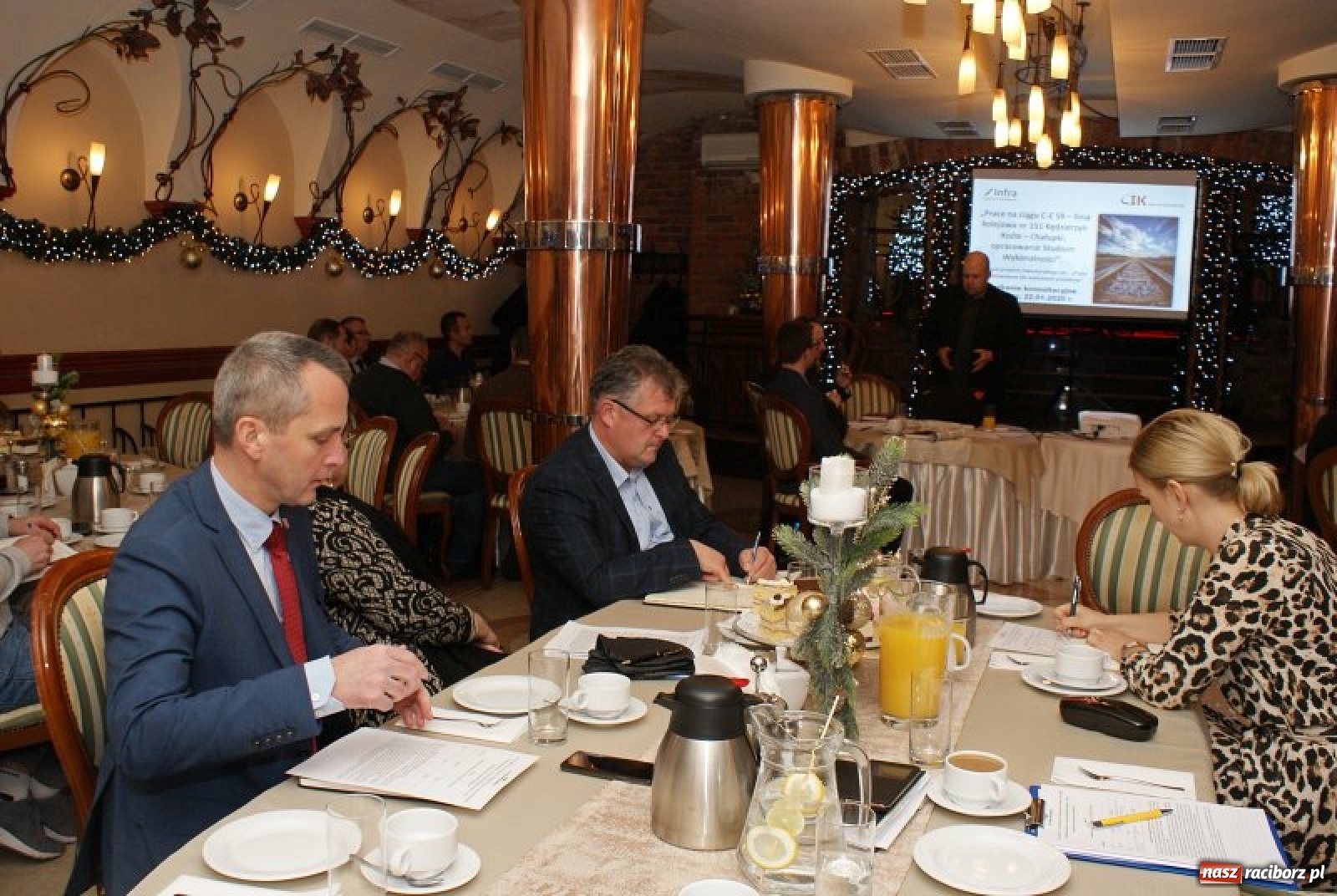 Zdjęcie w galerii na portalu naszraciborz.pl: W Raciborzu odbyły się konsultacje projektu modernizacji linii kolejowej Chałupki-Racibórz-Kędzierzyn-Koźle wiadomości z regionu