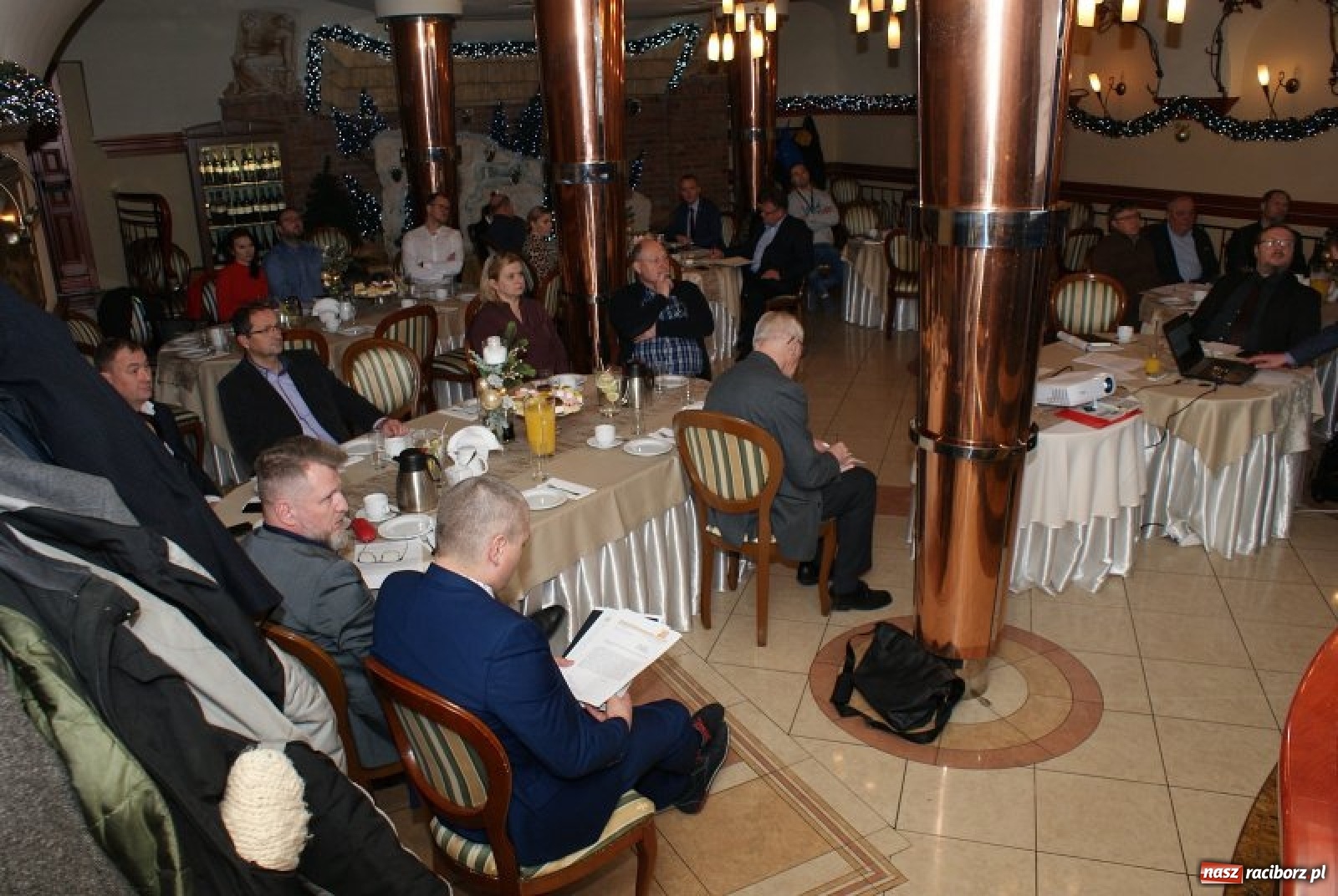 Zdjęcie w galerii na portalu naszraciborz.pl: W Raciborzu odbyły się konsultacje projektu modernizacji linii kolejowej Chałupki-Racibórz-Kędzierzyn-Koźle wiadomości z regionu