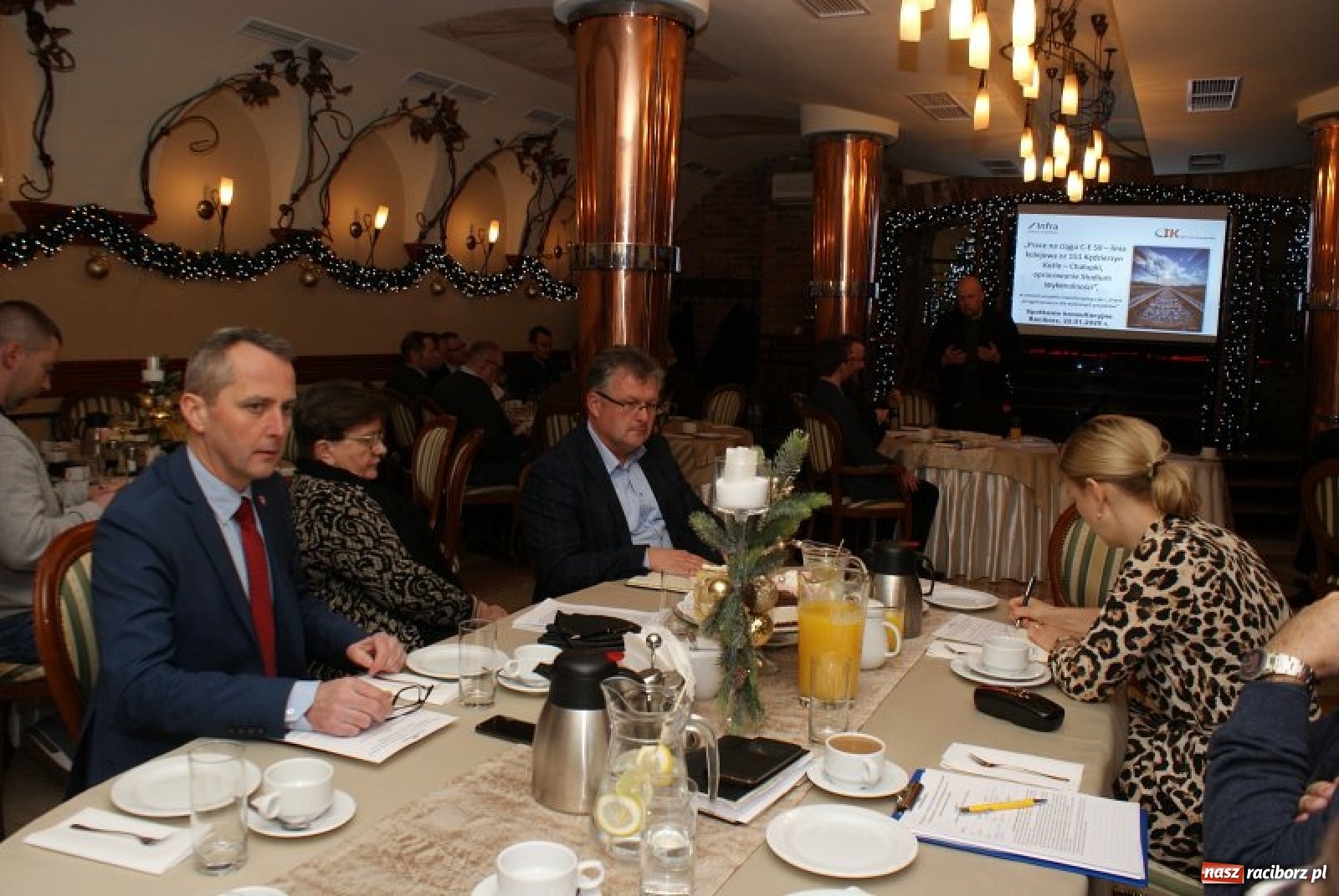 Zdjęcie w galerii na portalu naszraciborz.pl: W Raciborzu odbyły się konsultacje projektu modernizacji linii kolejowej Chałupki-Racibórz-Kędzierzyn-Koźle wiadomości z regionu