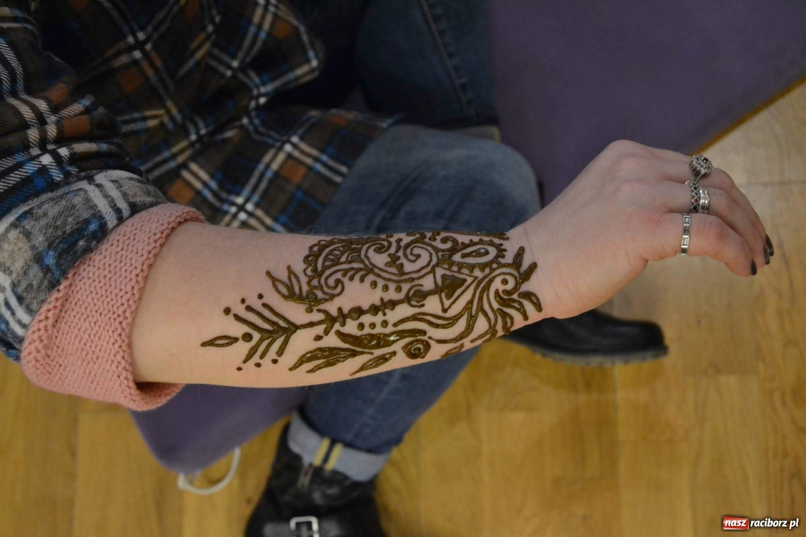 Zdjęcie w galerii na portalu naszraciborz.pl: Ferie na zamku. Na początek malowanie henną wiadomości z regionu