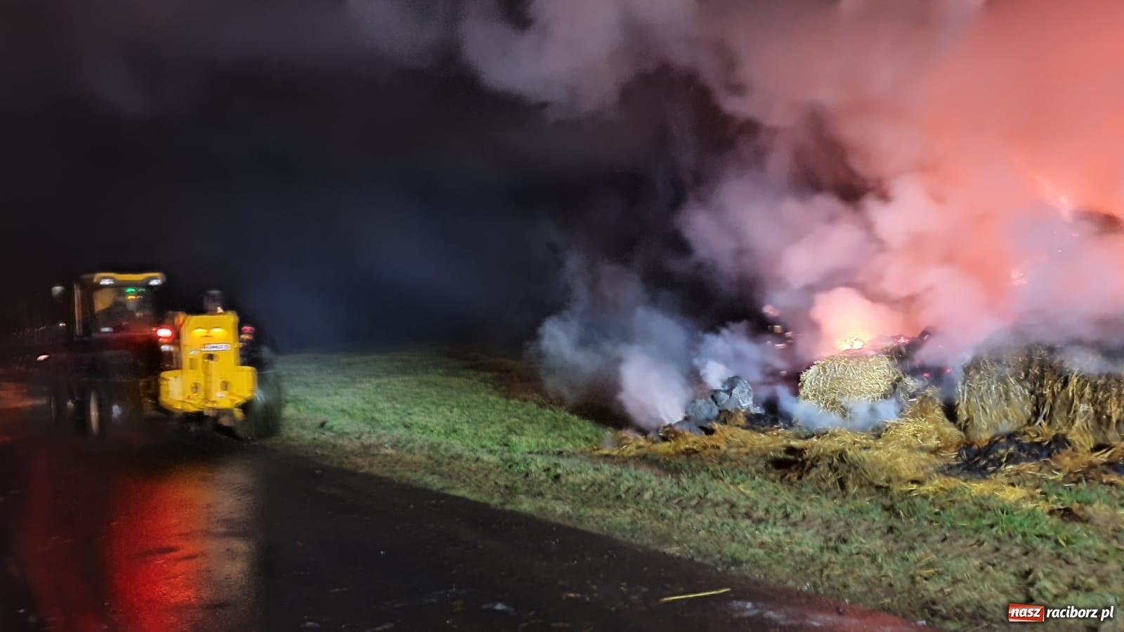 Zdjęcie w galerii na portalu naszraciborz.pl: Płonie stóg słomy przy drodze z Bolesławia na Urbanek [FOTO i WIDEO] wiadomości z regionu