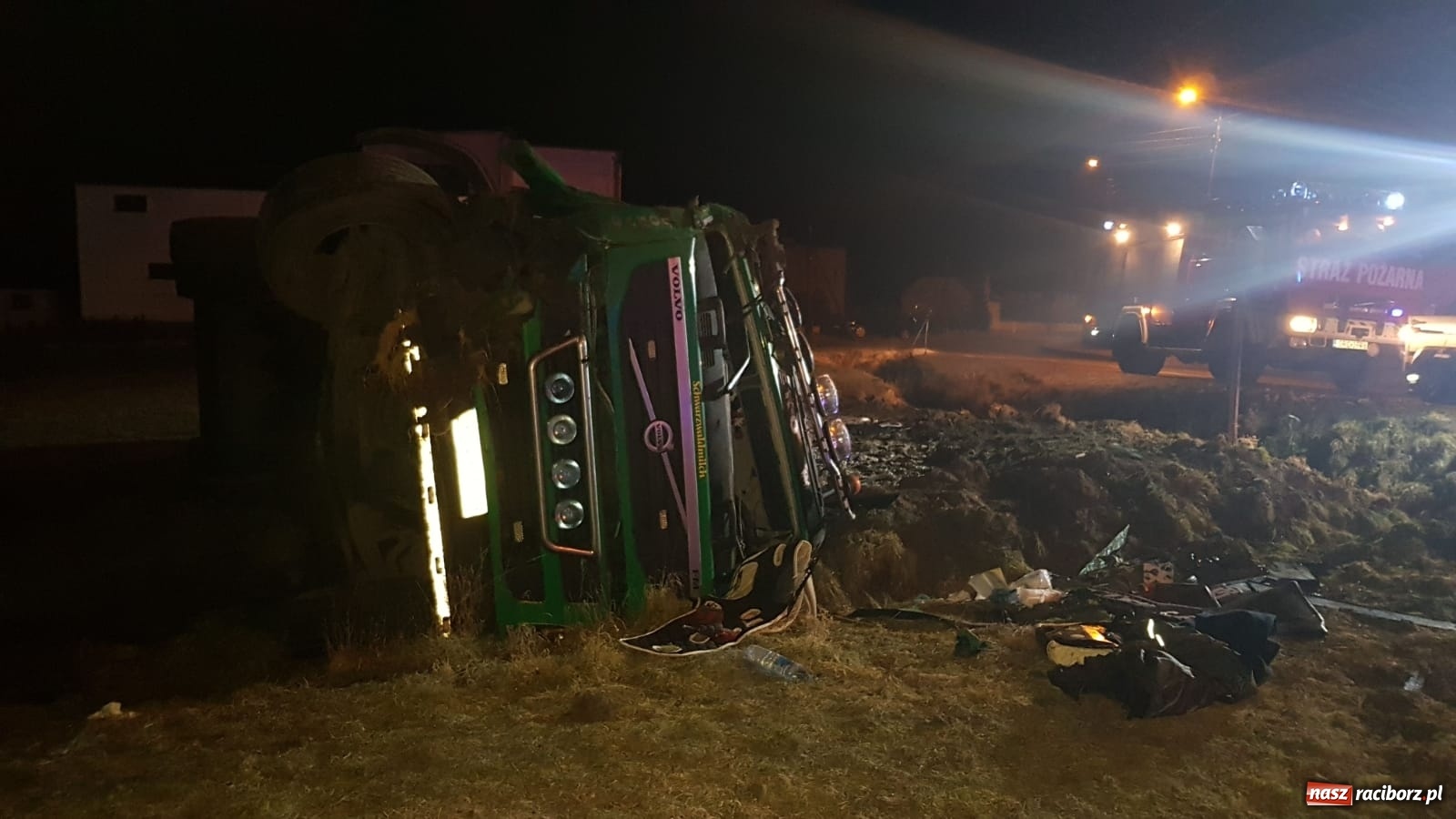 Zdjęcie w galerii na portalu naszraciborz.pl: Kierowca cysterny z mlekiem przeszarżował w Zawadzie Książęcej [FOTO] wiadomości z regionu