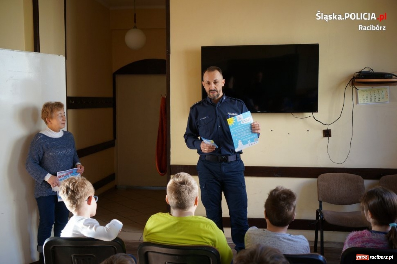 Zdjęcie w galerii na portalu naszraciborz.pl: Raciborscy policjanci i Sanepid wspólnie promują bezpieczeństwo wiadomości z regionu