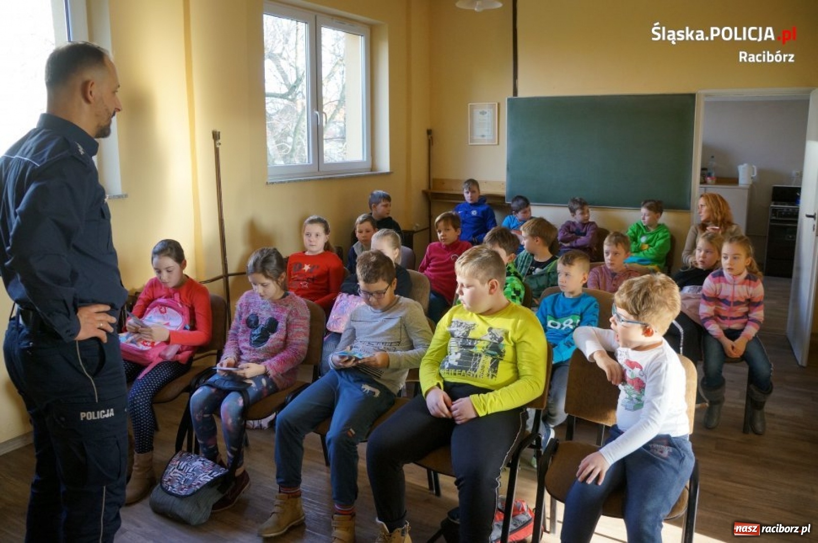 Zdjęcie w galerii na portalu naszraciborz.pl: Raciborscy policjanci i Sanepid wspólnie promują bezpieczeństwo wiadomości z regionu