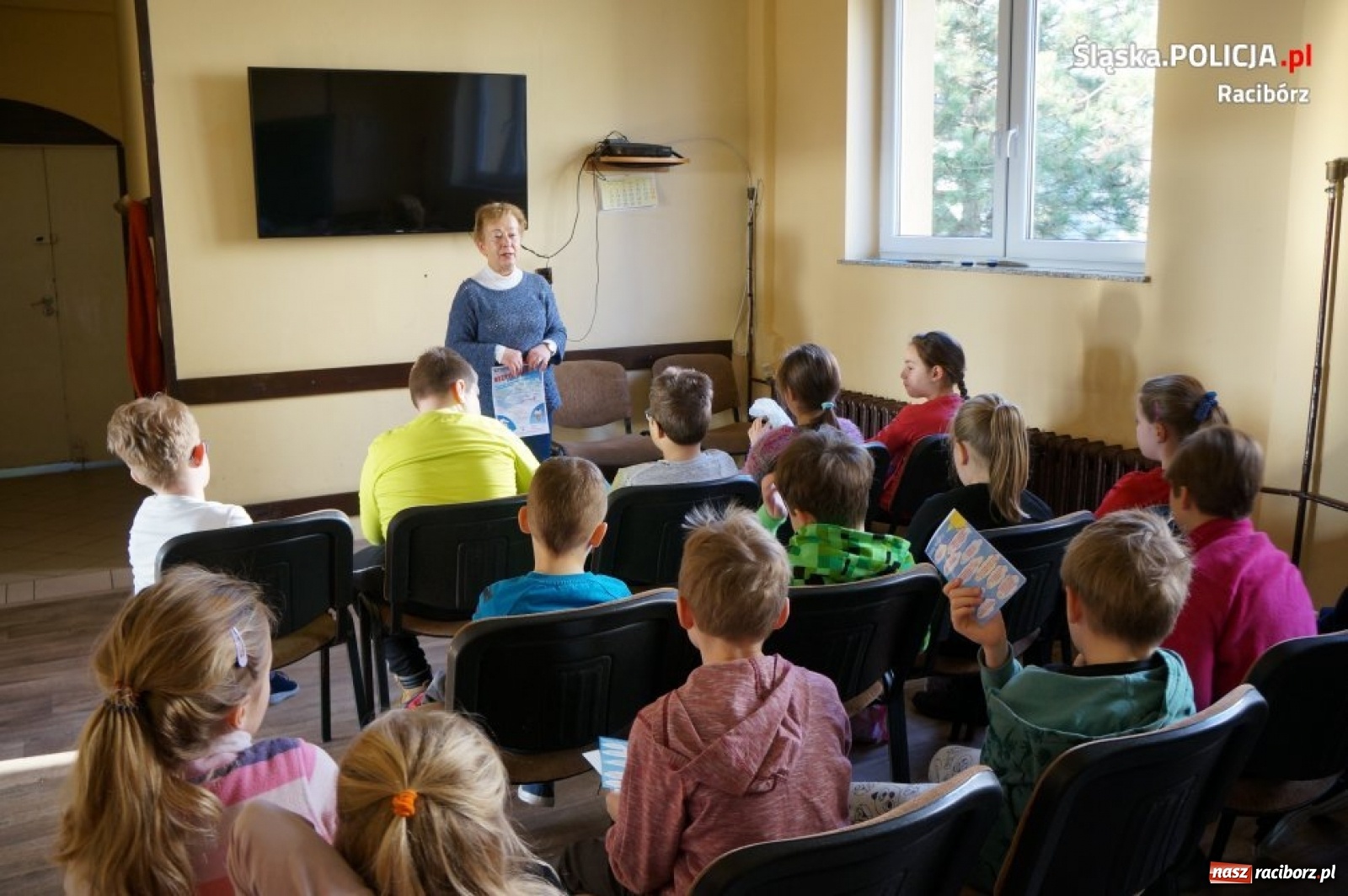 Zdjęcie w galerii na portalu naszraciborz.pl: Raciborscy policjanci i Sanepid wspólnie promują bezpieczeństwo wiadomości z regionu