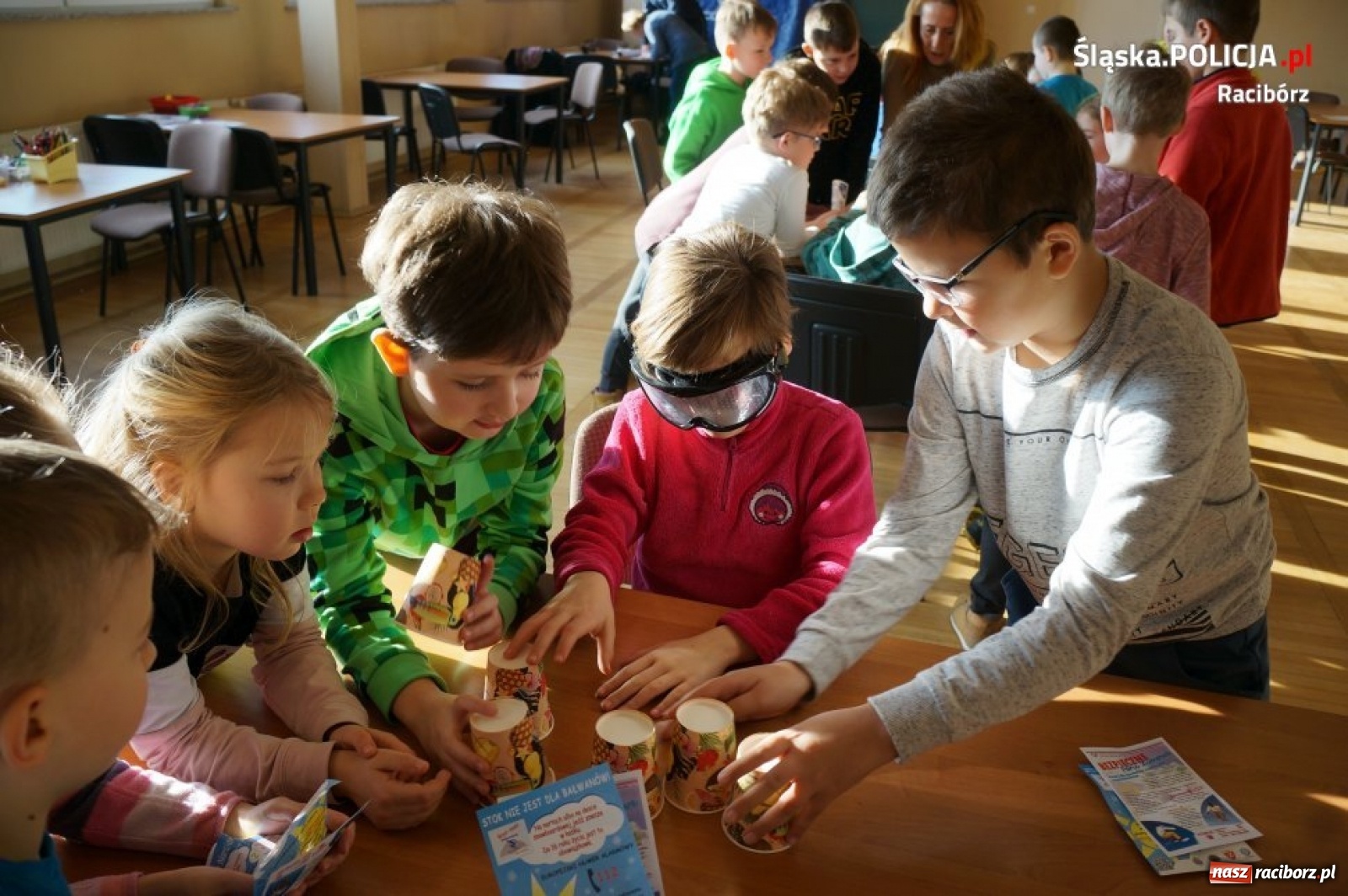 Zdjęcie w galerii na portalu naszraciborz.pl: Raciborscy policjanci i Sanepid wspólnie promują bezpieczeństwo wiadomości z regionu