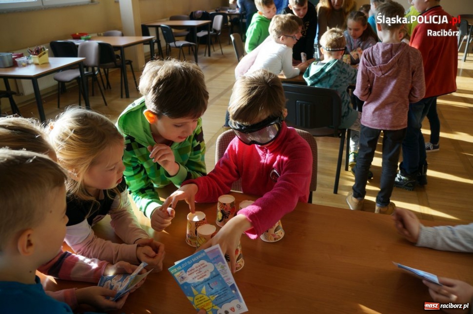 Zdjęcie w galerii na portalu naszraciborz.pl: Raciborscy policjanci i Sanepid wspólnie promują bezpieczeństwo wiadomości z regionu