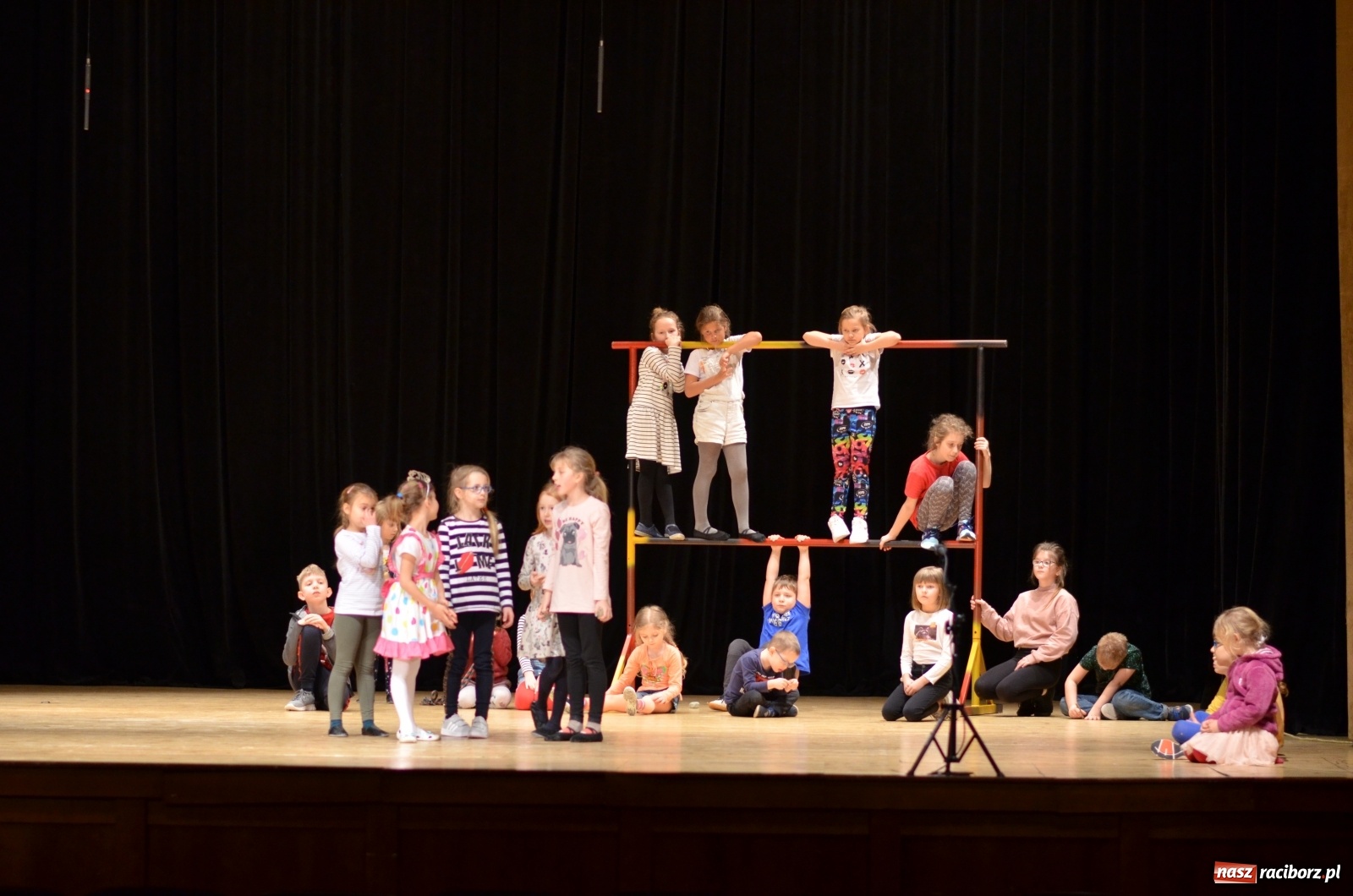 Zdjęcie w galerii na portalu naszraciborz.pl: Pięć cudownych dni zakończonych przedstawieniem  wiadomości z regionu