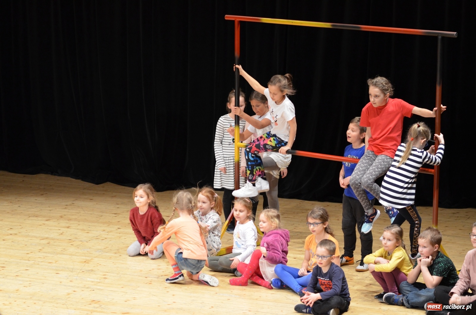 Zdjęcie w galerii na portalu naszraciborz.pl: Pięć cudownych dni zakończonych przedstawieniem  wiadomości z regionu