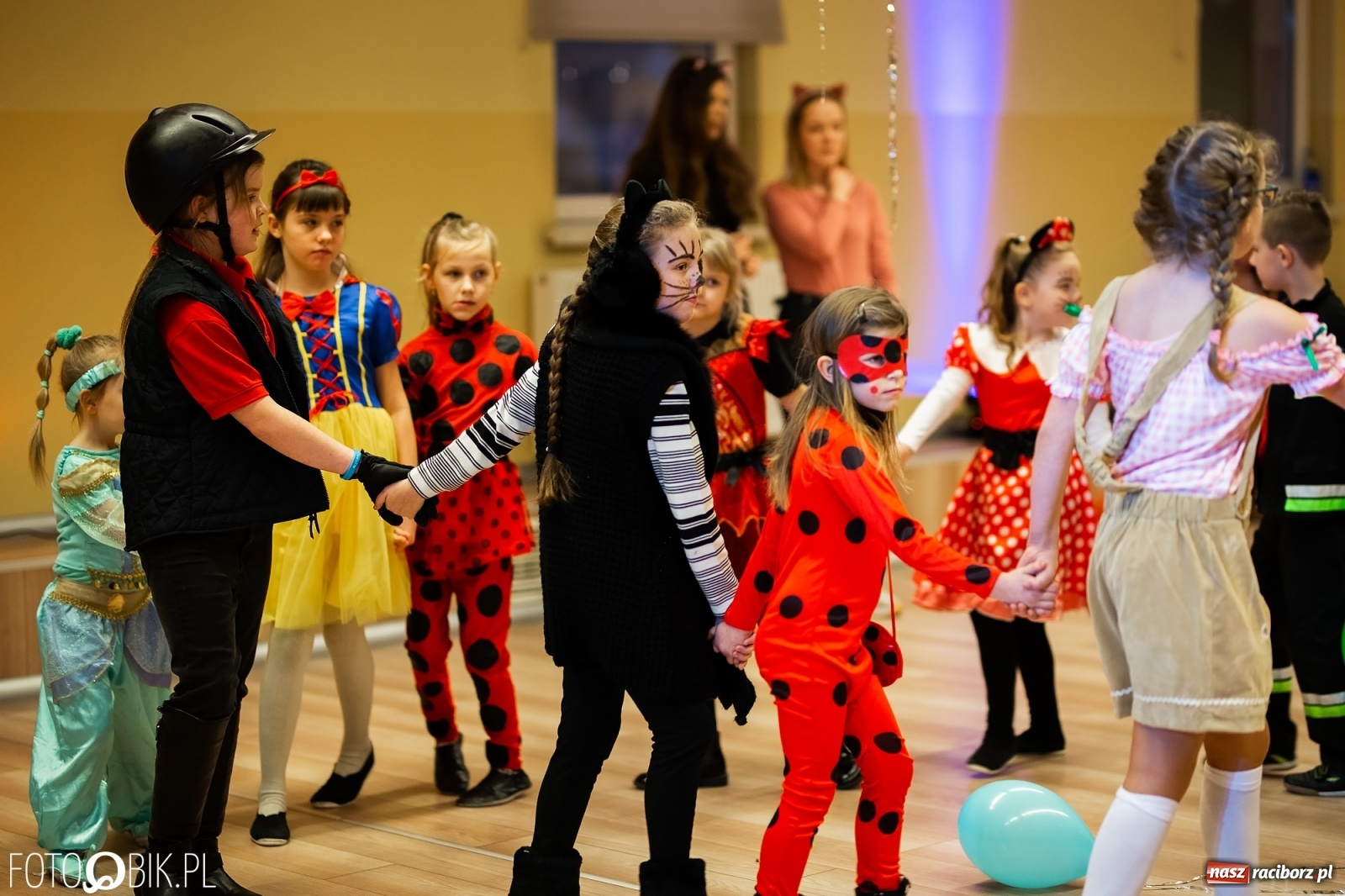 Zdjęcie w galerii na portalu naszraciborz.pl: Wielki bal przebierańców w Pietrowicach Wielkich wiadomości z regionu