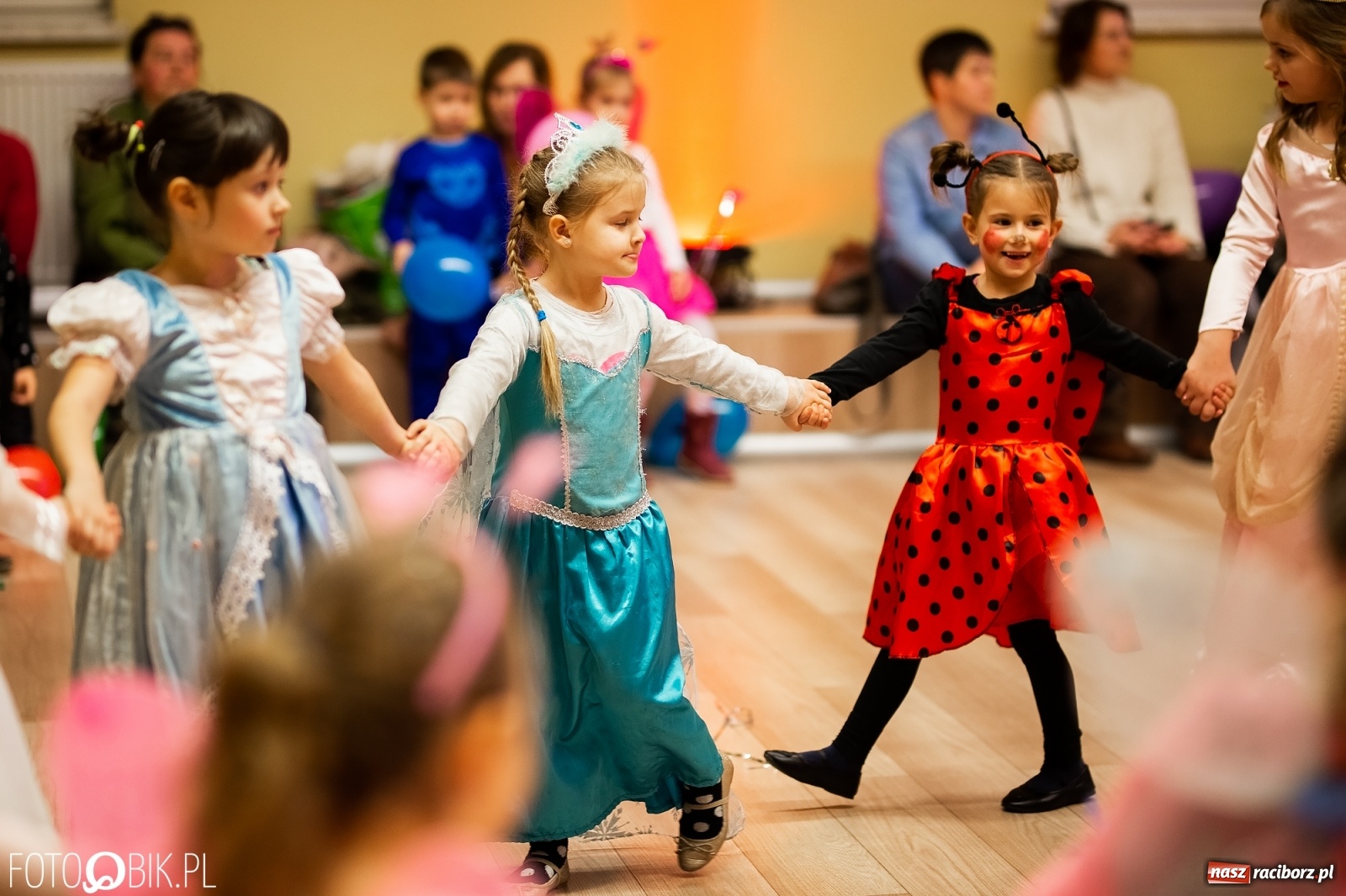 Zdjęcie w galerii na portalu naszraciborz.pl: Wielki bal przebierańców w Pietrowicach Wielkich wiadomości z regionu