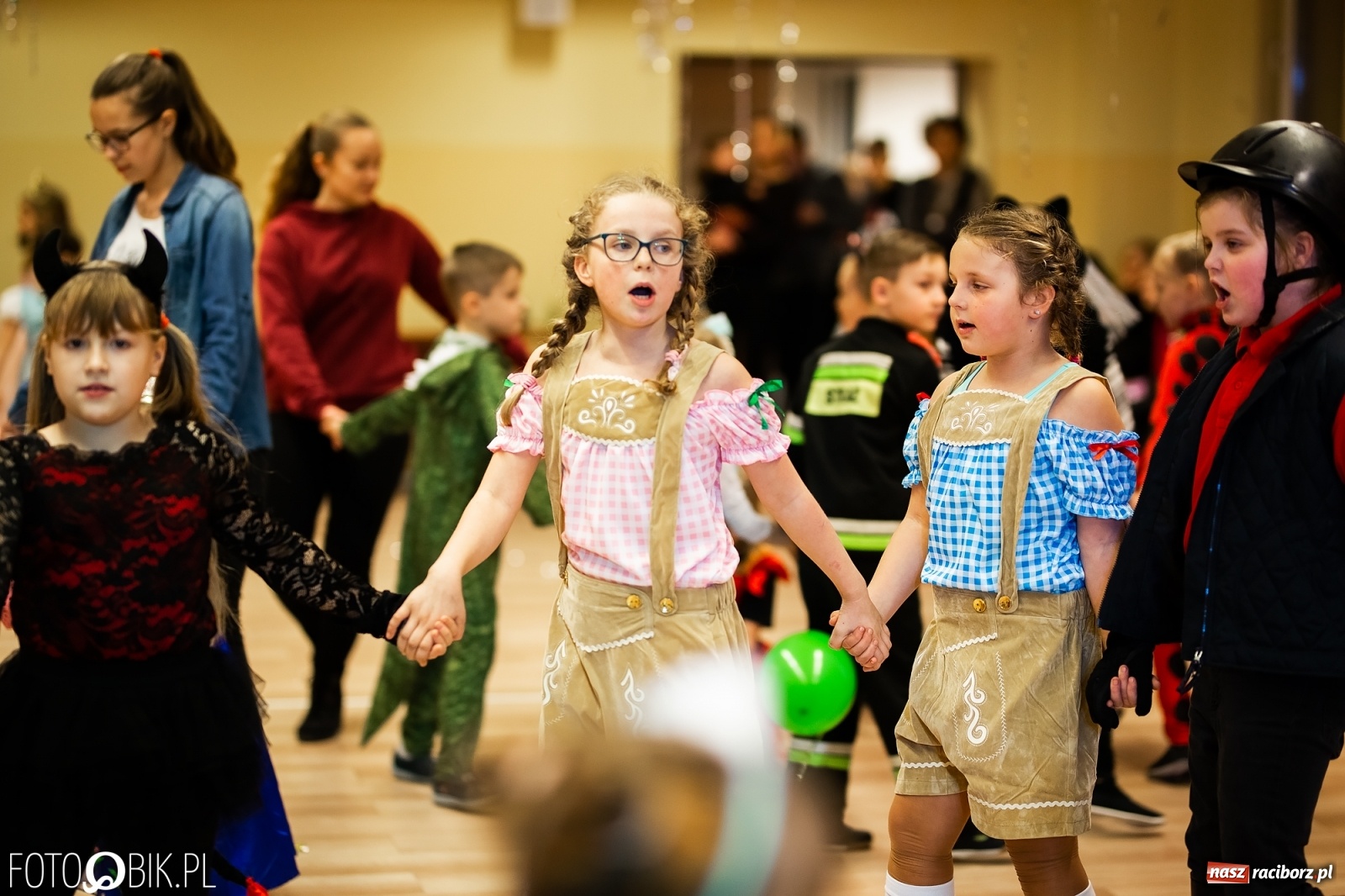 Zdjęcie w galerii na portalu naszraciborz.pl: Wielki bal przebierańców w Pietrowicach Wielkich wiadomości z regionu