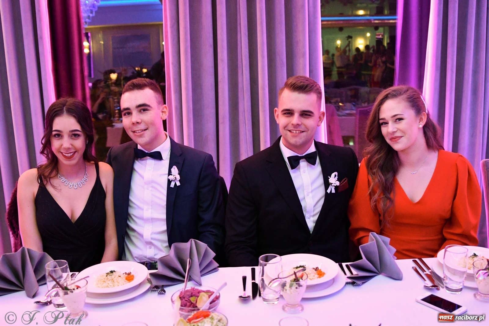 Zdjęcie w galerii na portalu naszraciborz.pl: Gastronomik i Budowlanka bawią się w Białym Domu [FOTO i WIDEO] wiadomości z regionu