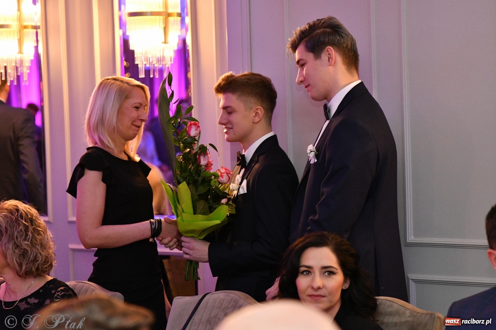 Zdjęcie w galerii na portalu naszraciborz.pl: Gastronomik i Budowlanka bawią się w Białym Domu [FOTO i WIDEO] wiadomości z regionu