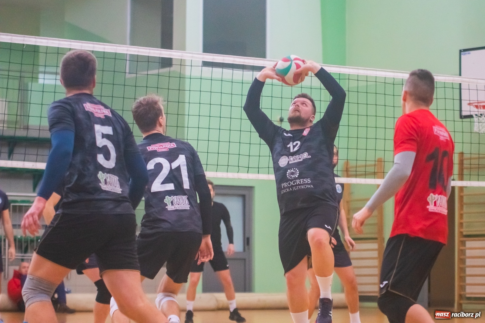 Zdjęcie w galerii na portalu naszraciborz.pl: RLPS. Zacięte pojedynki w Arenie Rafako [FOTO i WIDEO] wiadomości z regionu