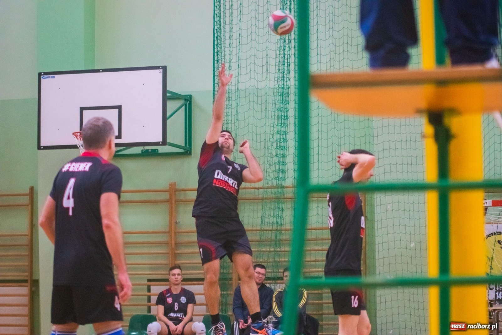 Zdjęcie w galerii na portalu naszraciborz.pl: RLPS. Zacięte pojedynki w Arenie Rafako [FOTO i WIDEO] wiadomości z regionu