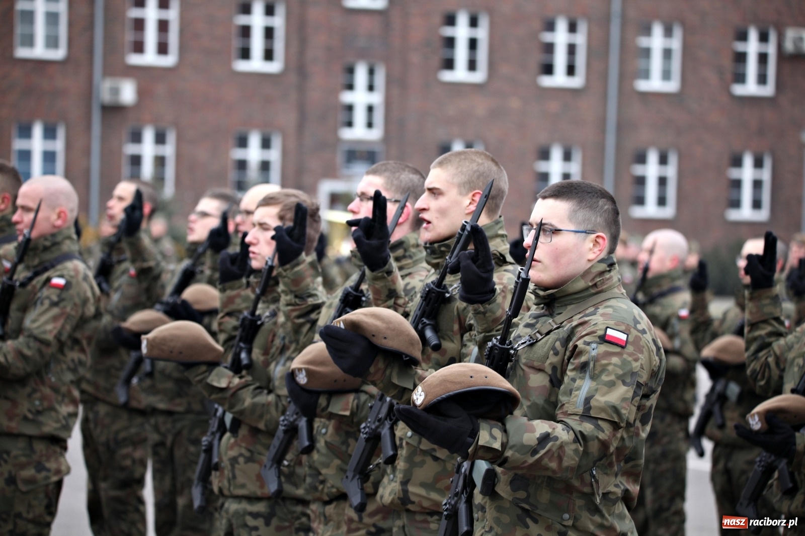 Zdjęcie w galerii na portalu naszraciborz.pl: Śląscy terytorialsi złożyli przysięgę wiadomości z regionu