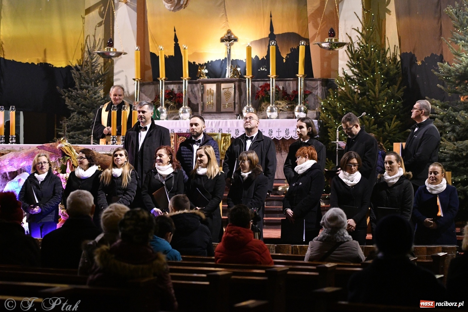 Zdjęcie w galerii na portalu naszraciborz.pl: Chór Sursum Corda z Kędzierzyna-Koźla wystąpił w kościele NSPJ [FOTO i WIDEO] wiadomości z regionu