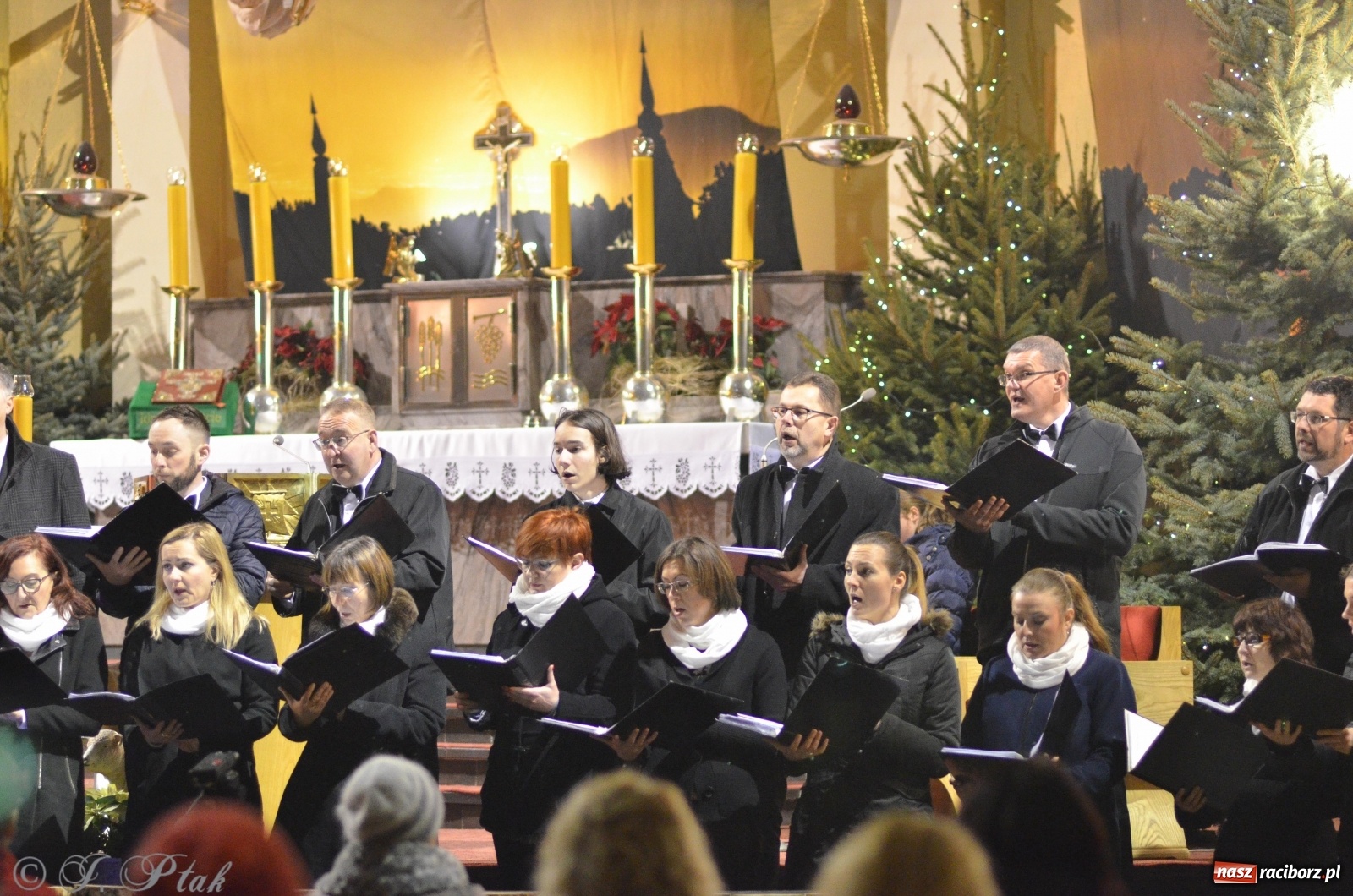 Zdjęcie w galerii na portalu naszraciborz.pl: Chór Sursum Corda z Kędzierzyna-Koźla wystąpił w kościele NSPJ [FOTO i WIDEO] wiadomości z regionu