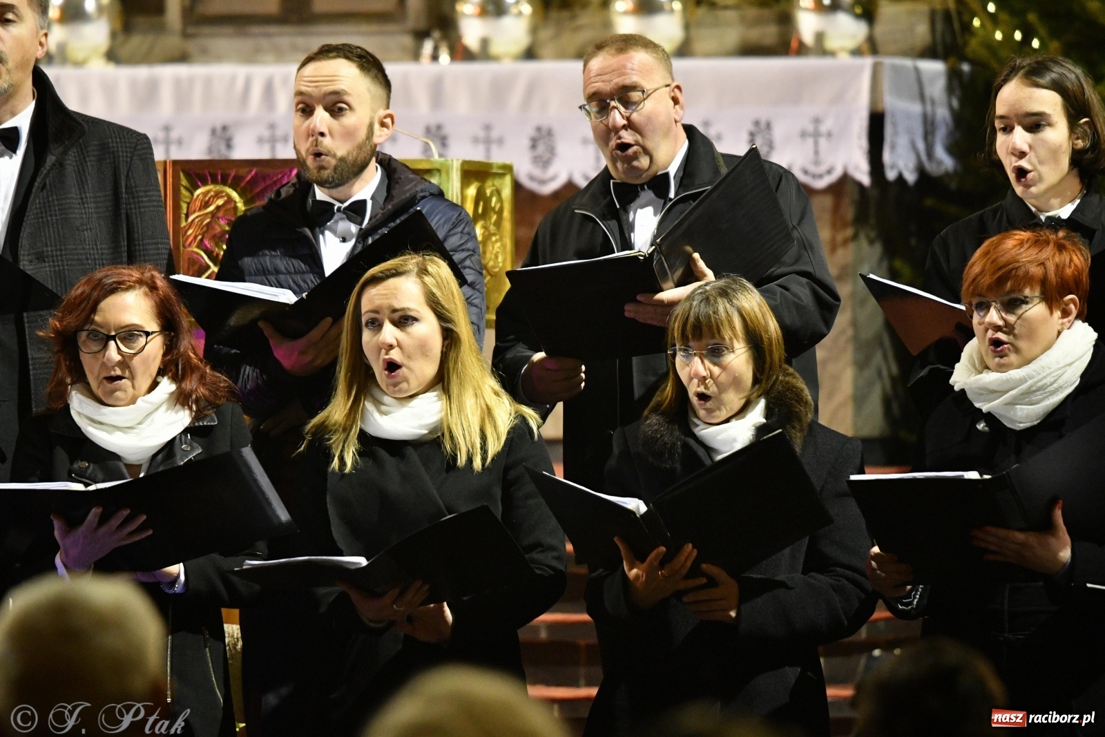 Zdjęcie w galerii na portalu naszraciborz.pl: Chór Sursum Corda z Kędzierzyna-Koźla wystąpił w kościele NSPJ [FOTO i WIDEO] wiadomości z regionu