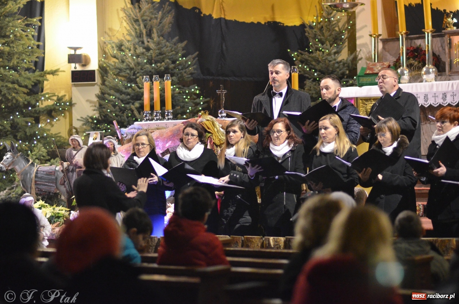 Zdjęcie w galerii na portalu naszraciborz.pl: Chór Sursum Corda z Kędzierzyna-Koźla wystąpił w kościele NSPJ [FOTO i WIDEO] wiadomości z regionu