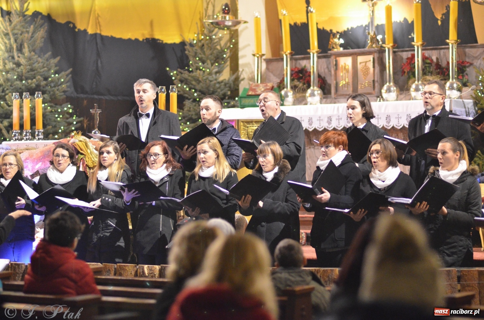 Zdjęcie w galerii na portalu naszraciborz.pl: Chór Sursum Corda z Kędzierzyna-Koźla wystąpił w kościele NSPJ [FOTO i WIDEO] wiadomości z regionu