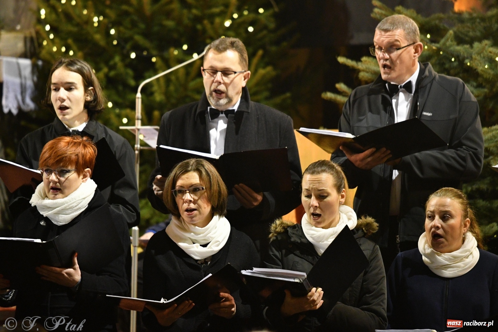 Zdjęcie w galerii na portalu naszraciborz.pl: Chór Sursum Corda z Kędzierzyna-Koźla wystąpił w kościele NSPJ [FOTO i WIDEO] wiadomości z regionu