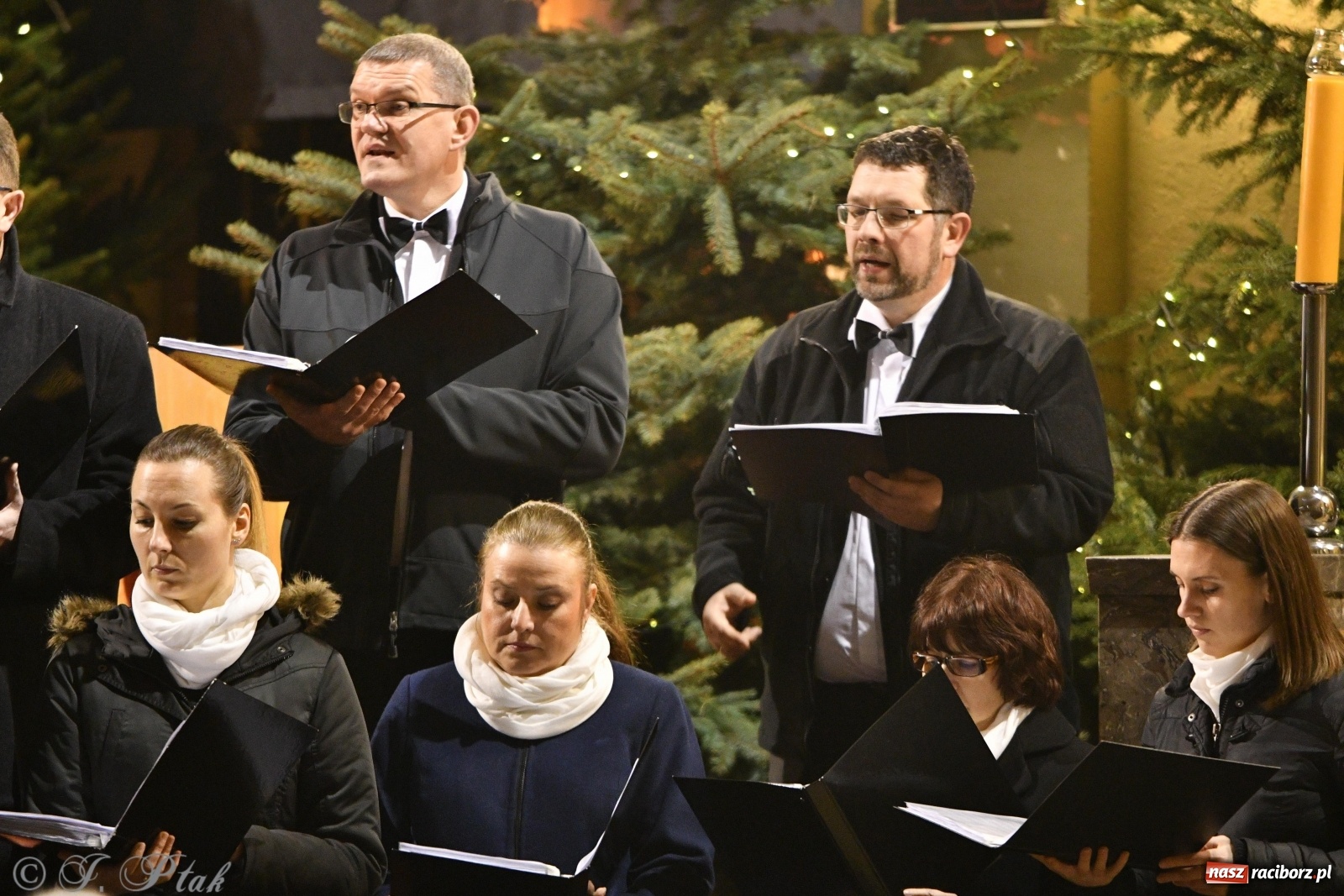Zdjęcie w galerii na portalu naszraciborz.pl: Chór Sursum Corda z Kędzierzyna-Koźla wystąpił w kościele NSPJ [FOTO i WIDEO] wiadomości z regionu