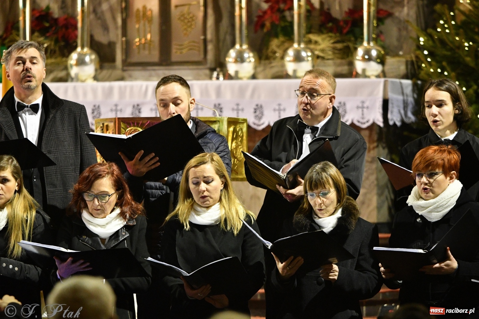 Zdjęcie w galerii na portalu naszraciborz.pl: Chór Sursum Corda z Kędzierzyna-Koźla wystąpił w kościele NSPJ [FOTO i WIDEO] wiadomości z regionu