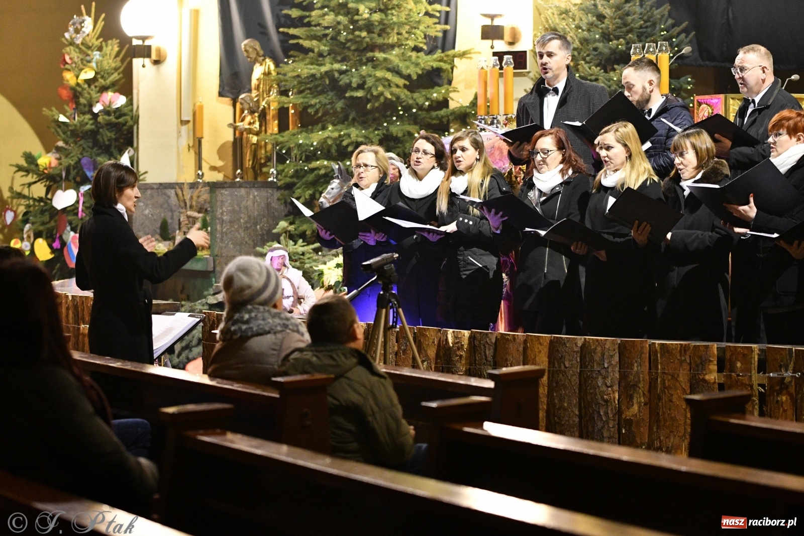 Zdjęcie w galerii na portalu naszraciborz.pl: Chór Sursum Corda z Kędzierzyna-Koźla wystąpił w kościele NSPJ [FOTO i WIDEO] wiadomości z regionu