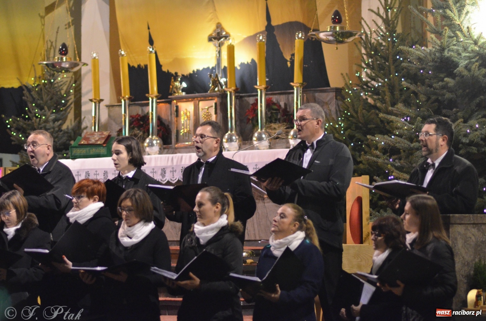 Zdjęcie w galerii na portalu naszraciborz.pl: Chór Sursum Corda z Kędzierzyna-Koźla wystąpił w kościele NSPJ [FOTO i WIDEO] wiadomości z regionu