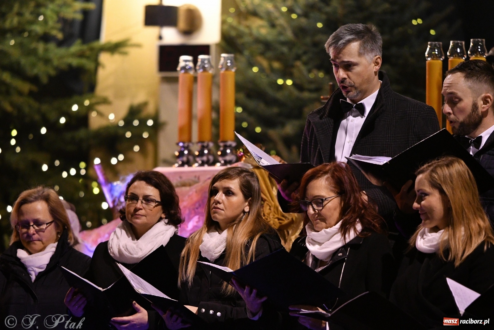 Zdjęcie w galerii na portalu naszraciborz.pl: Chór Sursum Corda z Kędzierzyna-Koźla wystąpił w kościele NSPJ [FOTO i WIDEO] wiadomości z regionu