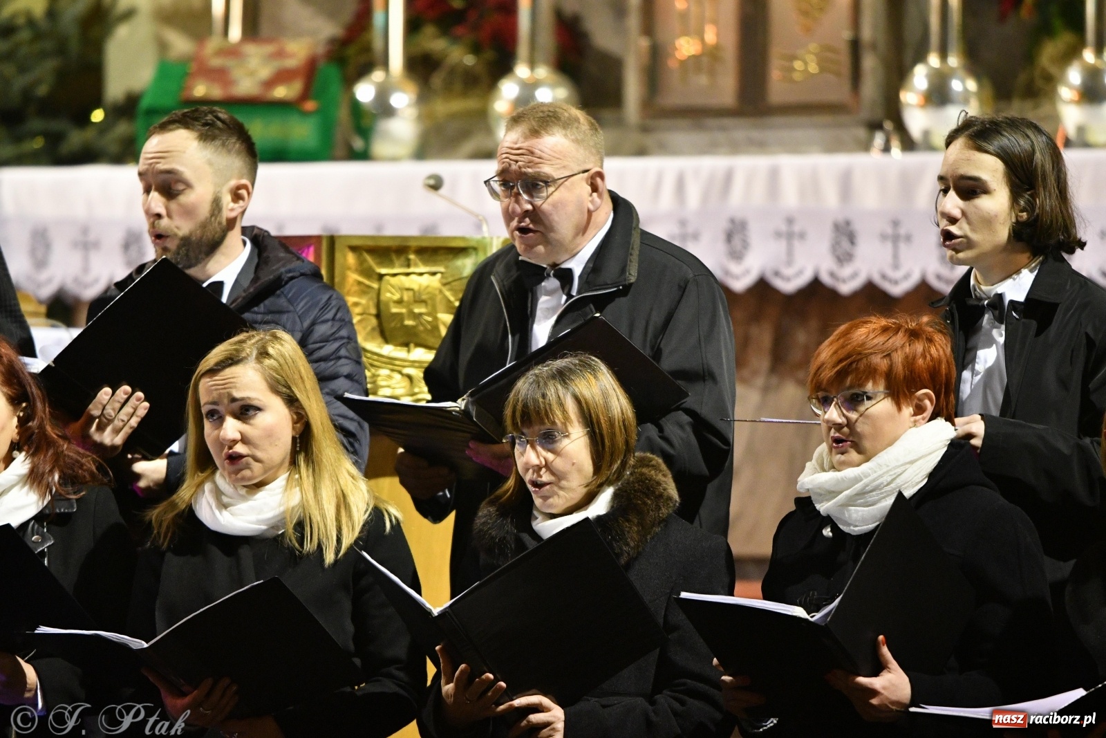 Zdjęcie w galerii na portalu naszraciborz.pl: Chór Sursum Corda z Kędzierzyna-Koźla wystąpił w kościele NSPJ [FOTO i WIDEO] wiadomości z regionu