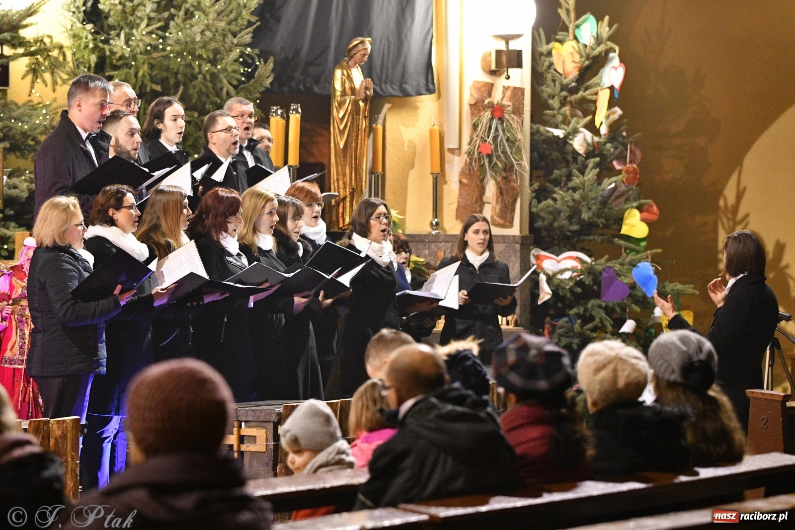 Zdjęcie w galerii na portalu naszraciborz.pl: Chór Sursum Corda z Kędzierzyna-Koźla wystąpił w kościele NSPJ [FOTO i WIDEO] wiadomości z regionu