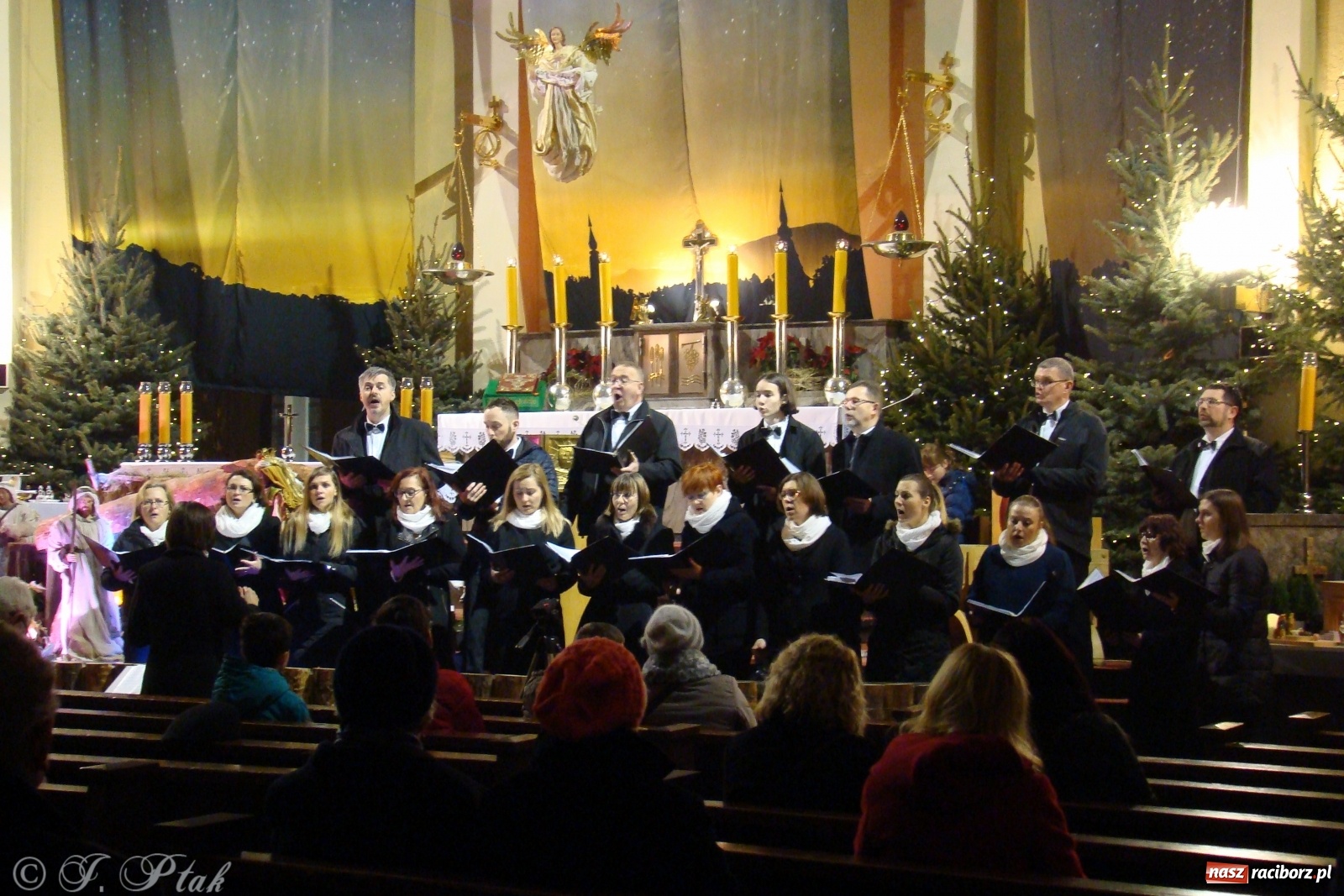 Zdjęcie w galerii na portalu naszraciborz.pl: Chór Sursum Corda z Kędzierzyna-Koźla wystąpił w kościele NSPJ [FOTO i WIDEO] wiadomości z regionu