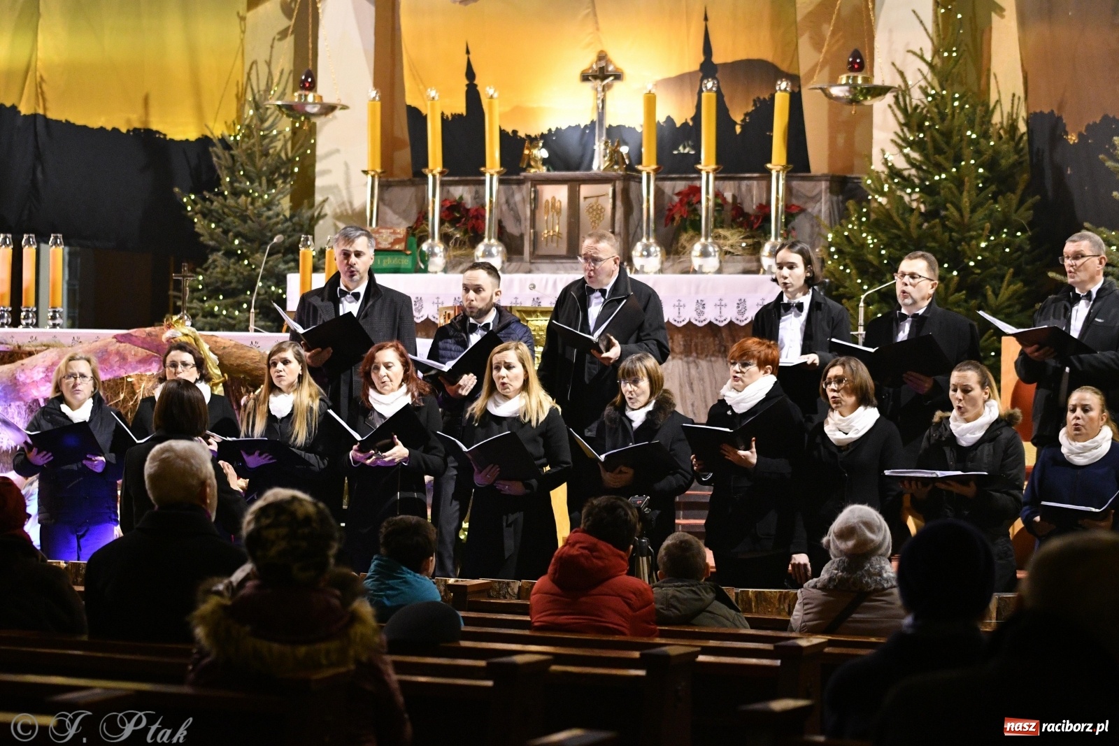 Zdjęcie w galerii na portalu naszraciborz.pl: Chór Sursum Corda z Kędzierzyna-Koźla wystąpił w kościele NSPJ [FOTO i WIDEO] wiadomości z regionu