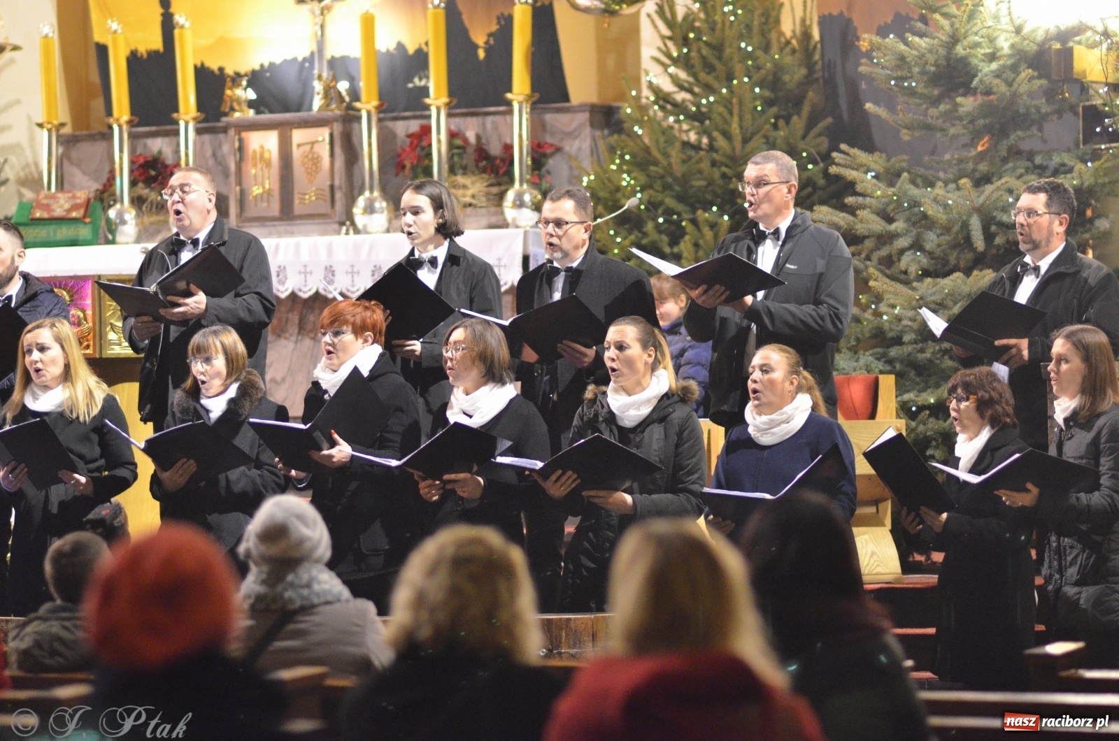 Zdjęcie w galerii na portalu naszraciborz.pl: Chór Sursum Corda z Kędzierzyna-Koźla wystąpił w kościele NSPJ [FOTO i WIDEO] wiadomości z regionu