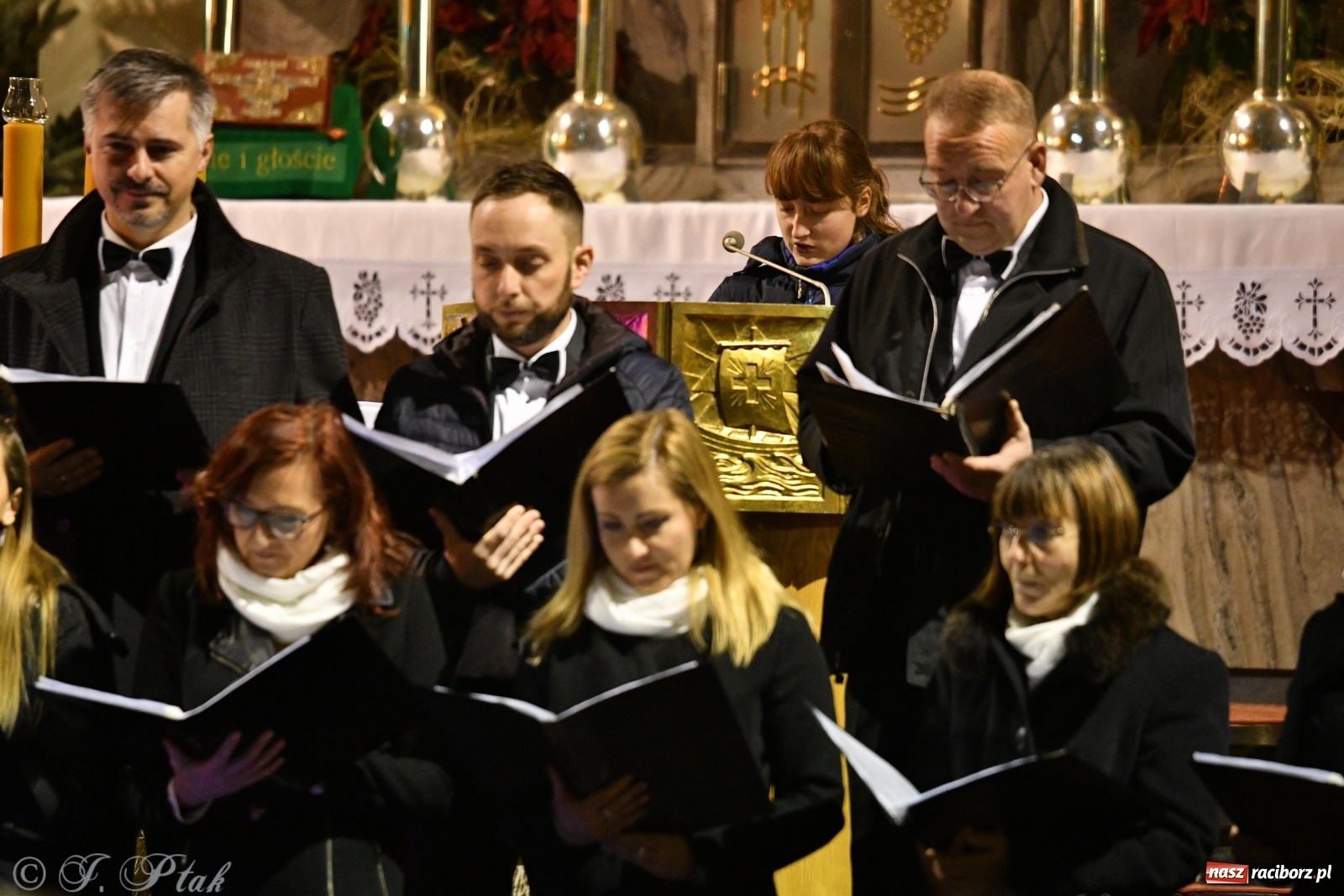 Zdjęcie w galerii na portalu naszraciborz.pl: Chór Sursum Corda z Kędzierzyna-Koźla wystąpił w kościele NSPJ [FOTO i WIDEO] wiadomości z regionu