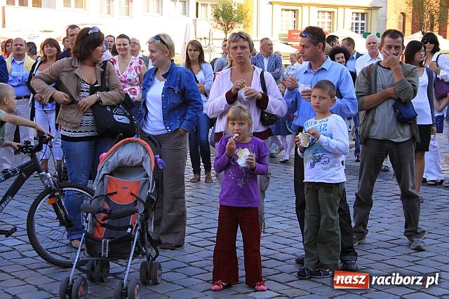 Zdjęcie w galerii na portalu naszraciborz.pl: MDK śpiewająco żegnał wakacje wiadomości z regionu