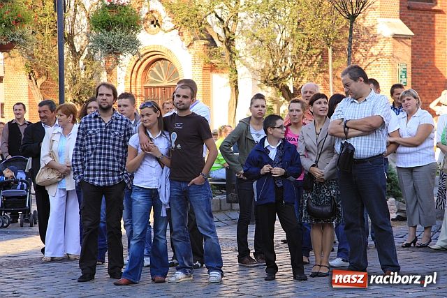 Zdjęcie w galerii na portalu naszraciborz.pl: MDK śpiewająco żegnał wakacje wiadomości z regionu