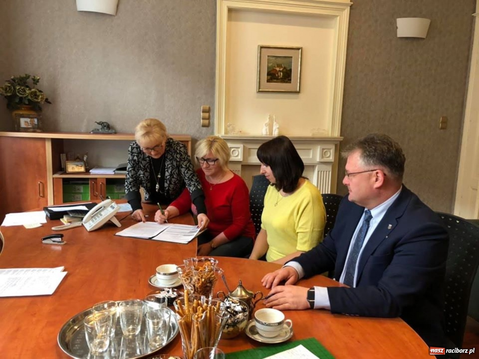 Zdjęcie w galerii na portalu naszraciborz.pl: Gmina Krzyżanowice przejęła dworzec w Chałupkach  wiadomości z regionu