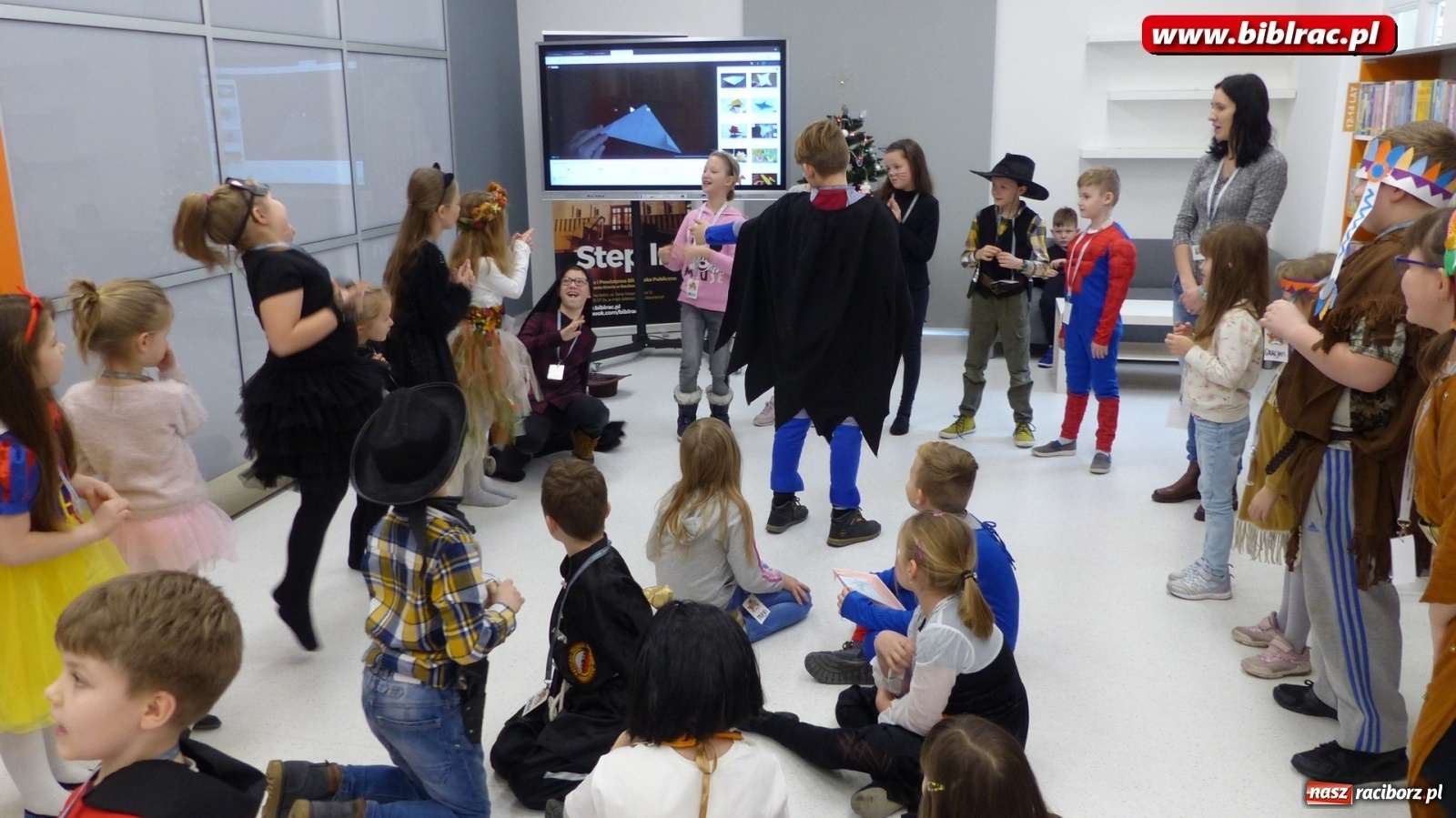 Zdjęcie w galerii na portalu naszraciborz.pl: W 10 dni dookoła świata z raciborską biblioteką  wiadomości z regionu