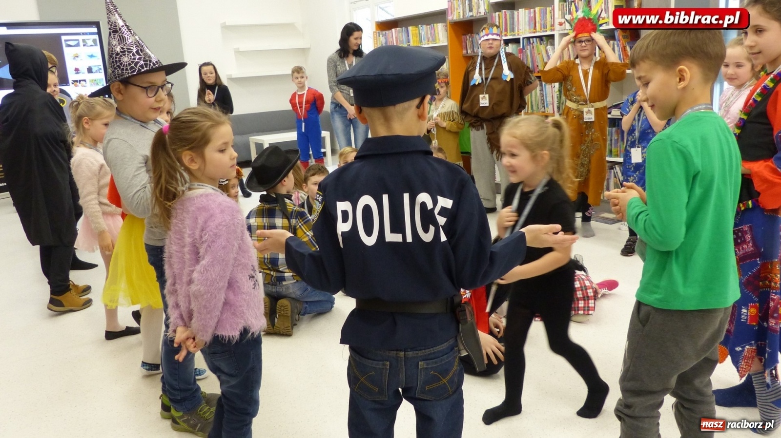Zdjęcie w galerii na portalu naszraciborz.pl: W 10 dni dookoła świata z raciborską biblioteką  wiadomości z regionu