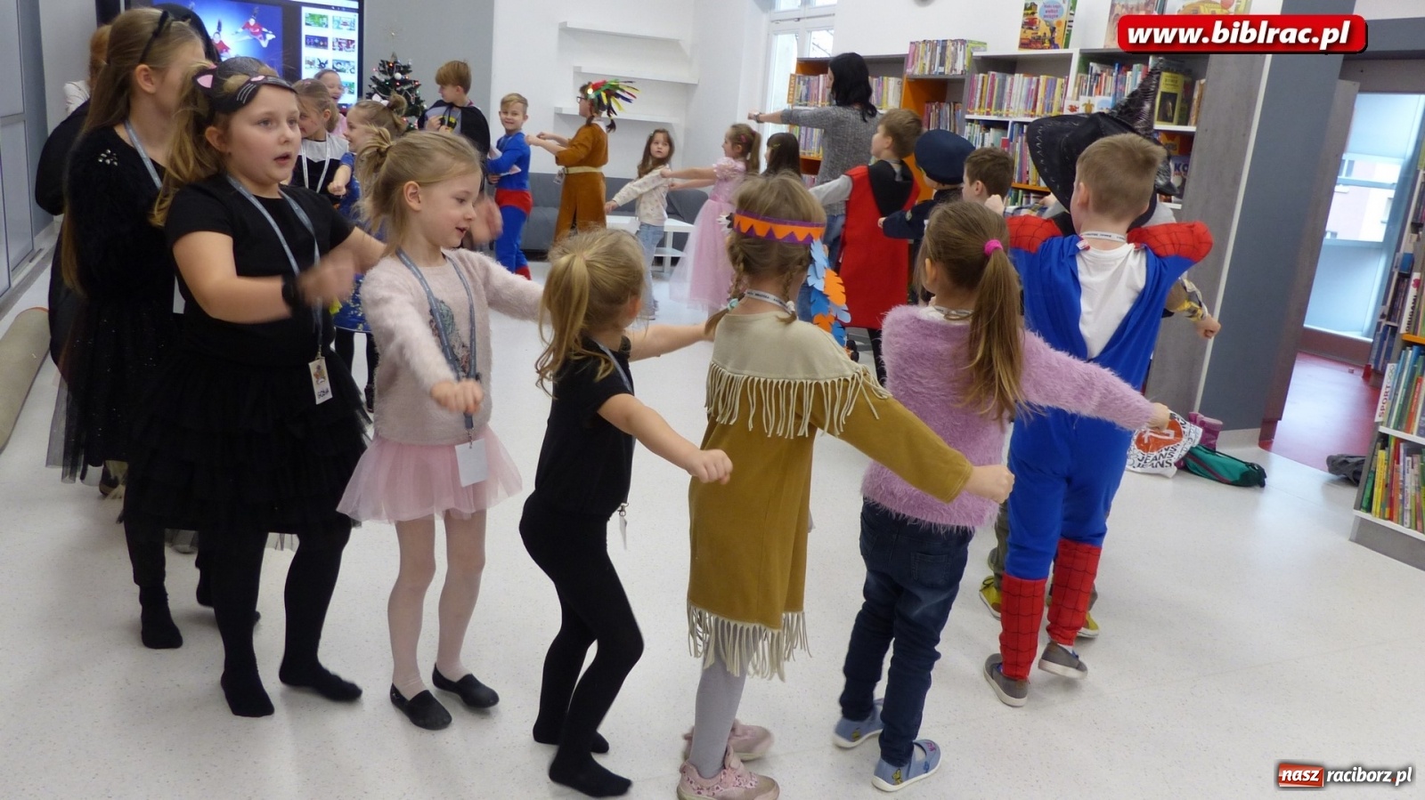 Zdjęcie w galerii na portalu naszraciborz.pl: W 10 dni dookoła świata z raciborską biblioteką  wiadomości z regionu