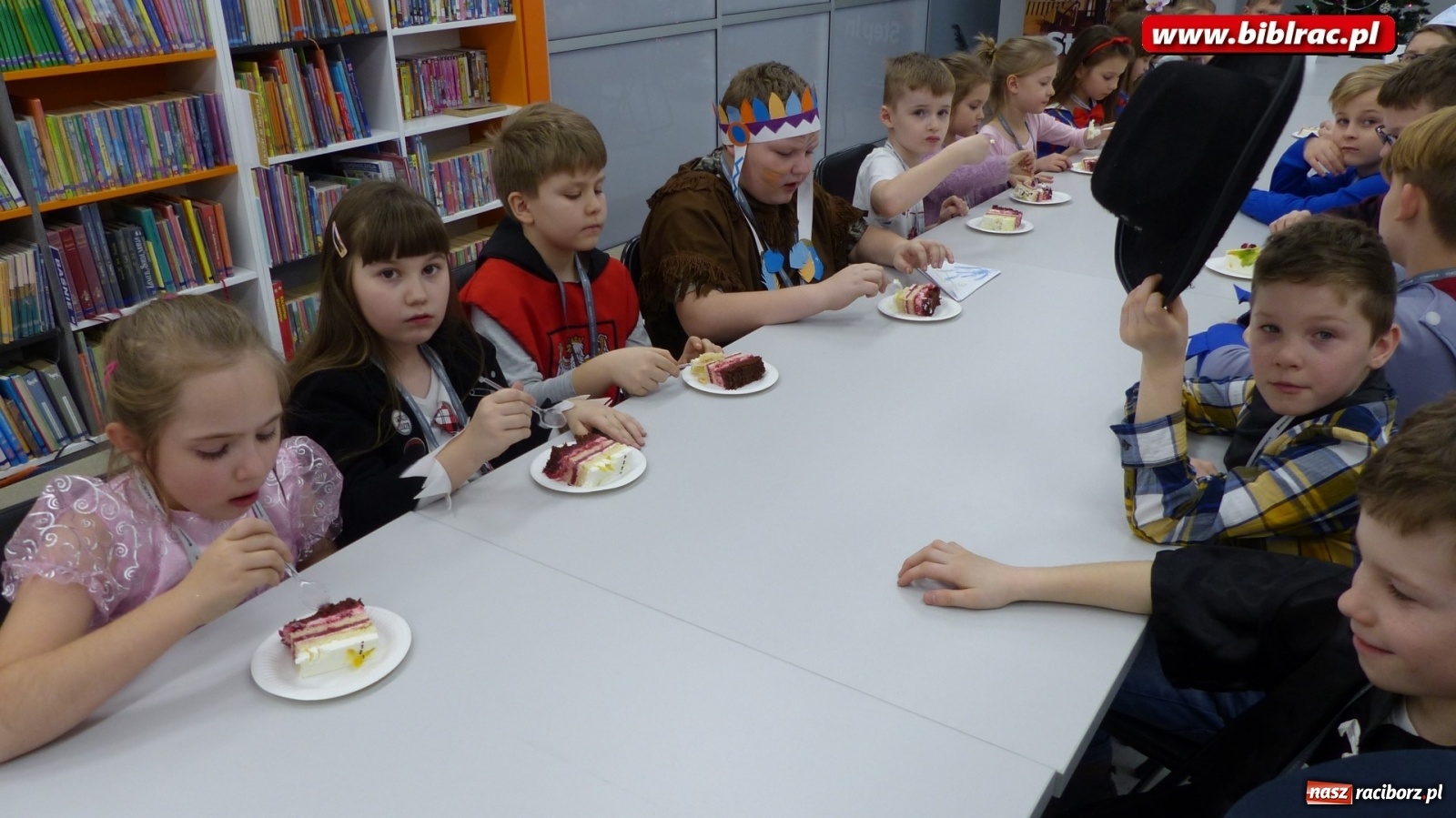 Zdjęcie w galerii na portalu naszraciborz.pl: W 10 dni dookoła świata z raciborską biblioteką  wiadomości z regionu