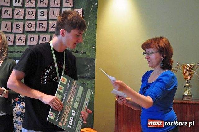 Zdjęcie w galerii na portalu naszraciborz.pl: Warszawianin scrabblowym mistrzem wiadomości z regionu