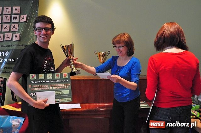 Zdjęcie w galerii na portalu naszraciborz.pl: Warszawianin scrabblowym mistrzem wiadomości z regionu