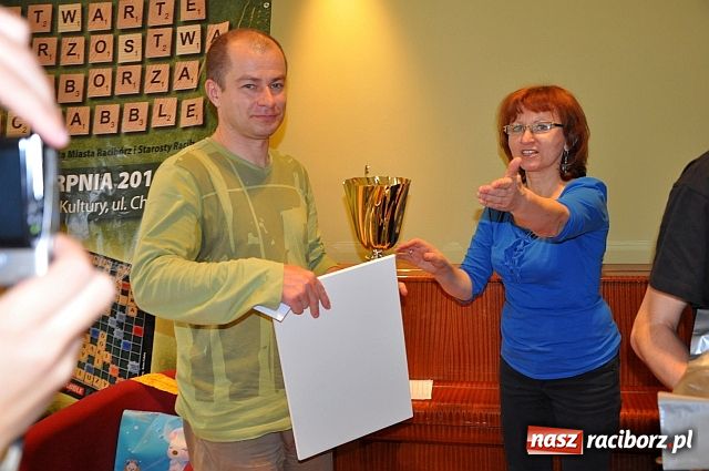 Zdjęcie w galerii na portalu naszraciborz.pl: Warszawianin scrabblowym mistrzem wiadomości z regionu