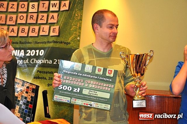 Zdjęcie w galerii na portalu naszraciborz.pl: Warszawianin scrabblowym mistrzem wiadomości z regionu
