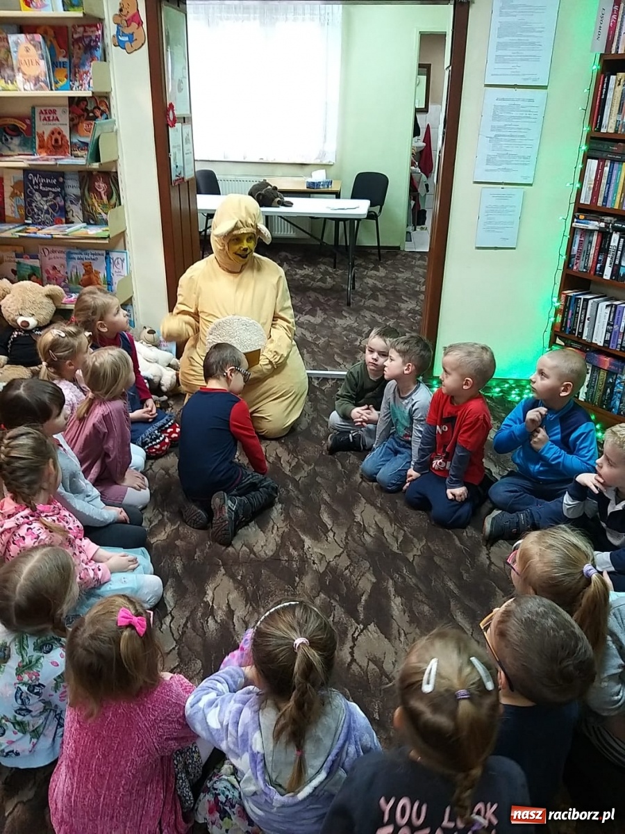 Zdjęcie w galerii na portalu naszraciborz.pl: Bibliotekę w Rudach odwiedził wyjątkowy gość wiadomości z regionu